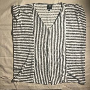 Bobeau | Shirt | XL | Cream and Gray stripe with buttons, pin tuck sleeve detail